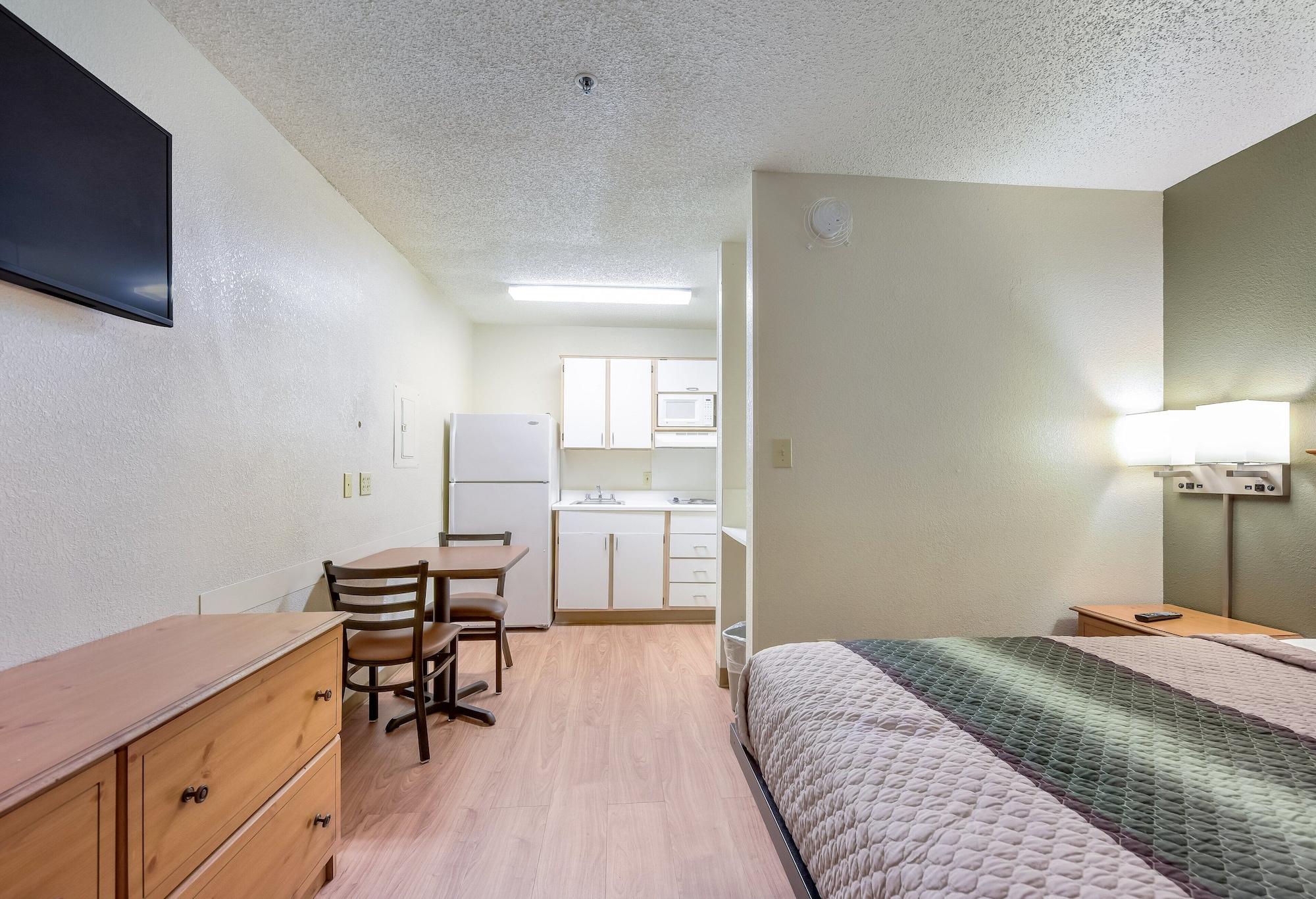 Hometowne Studios By Red Roof Dallas - North Addison - Tollway Екстериор снимка