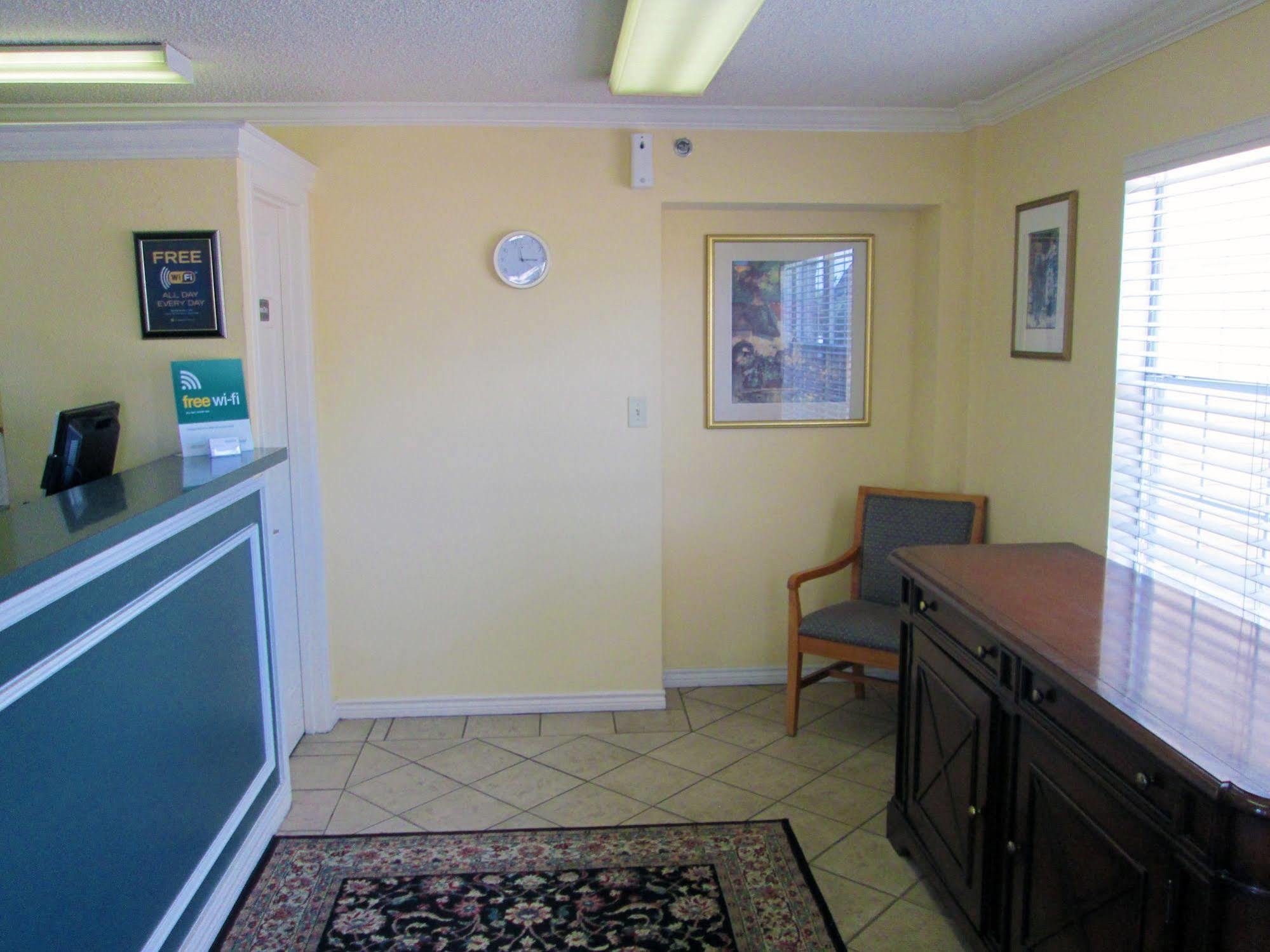 Hometowne Studios By Red Roof Dallas - North Addison - Tollway Екстериор снимка