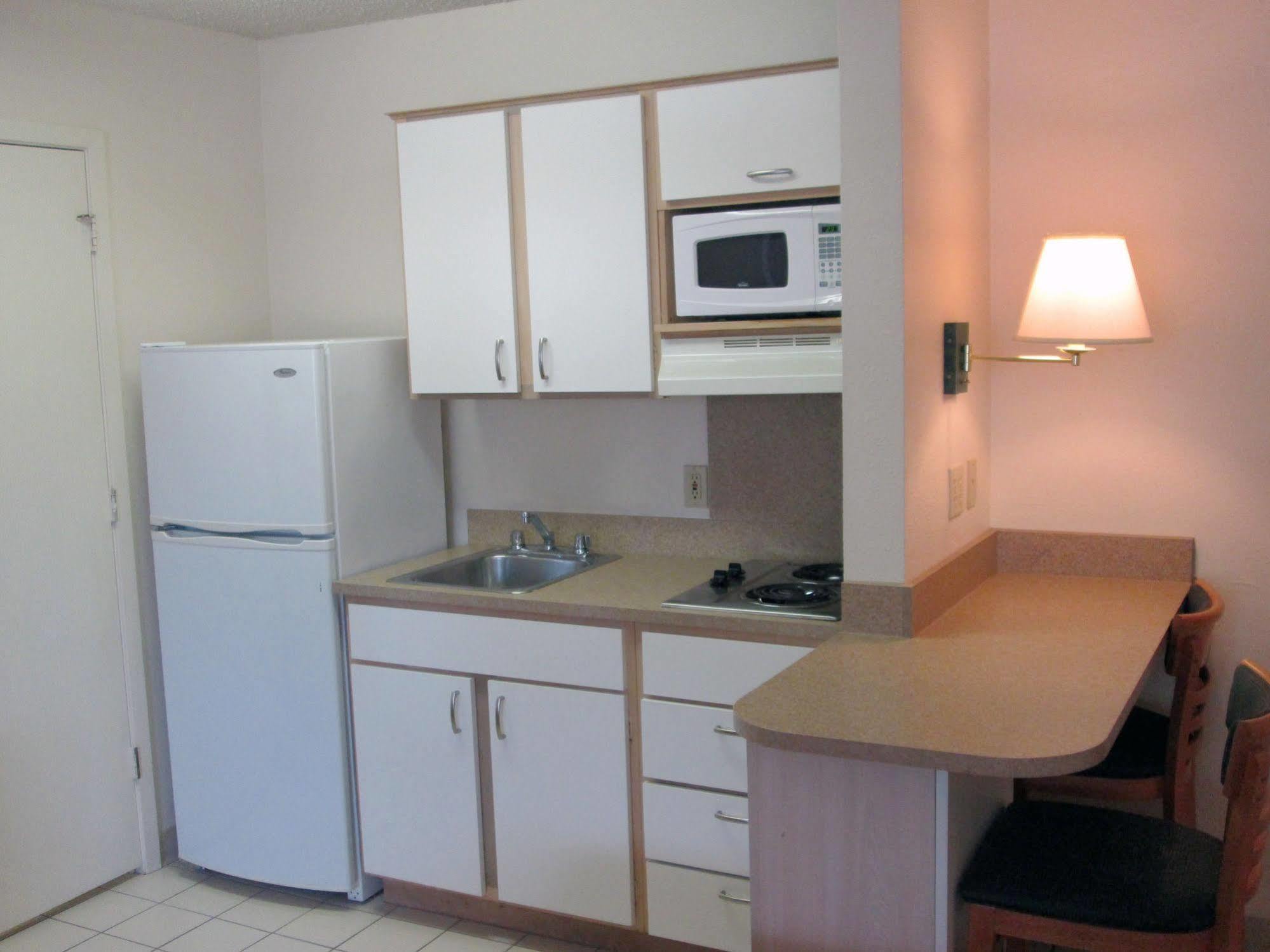 Hometowne Studios By Red Roof Dallas - North Addison - Tollway Екстериор снимка