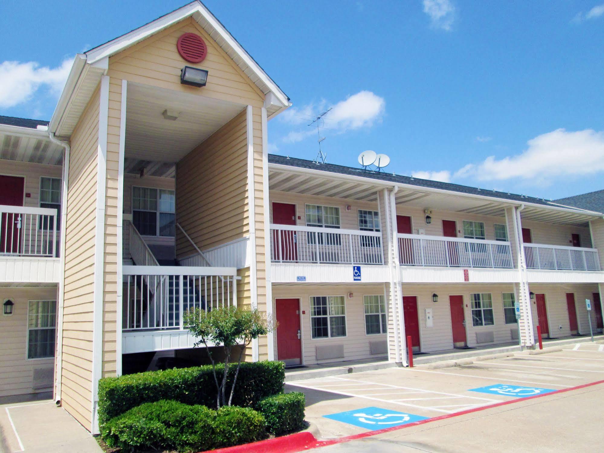 Hometowne Studios By Red Roof Dallas - North Addison - Tollway Екстериор снимка